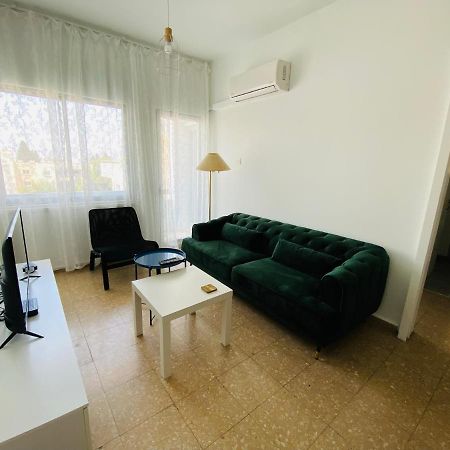 Simple One Bedroom Flat In Engomi Екстер'єр фото
