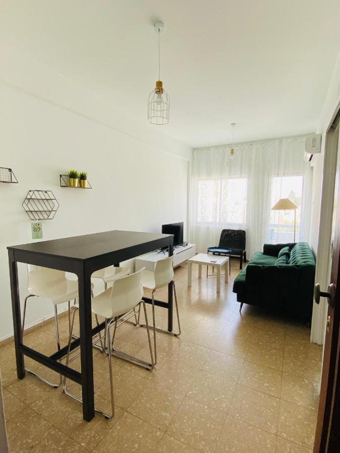 Simple One Bedroom Flat In Engomi Екстер'єр фото