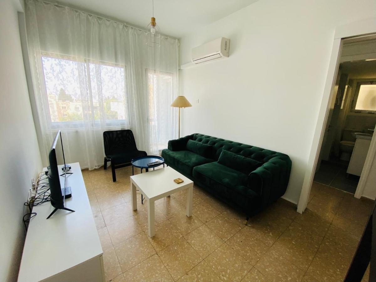 Simple One Bedroom Flat In Engomi Екстер'єр фото